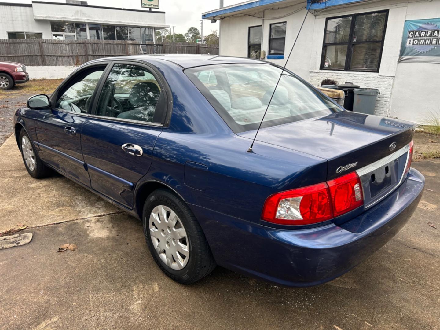 2004 Kia Optima (KNAGD126545) with an 2.4L engine, AUTO transmission, located at 1758 Cassat Ave., Jacksonville, FL, 32210, (904) 384-2799, 30.286720, -81.730652 - $3000.00 PLUS TAX, TAG, AND TITLE!!!! 2004 KIA OPTIMA LOW MILEAGE ONLY 137,169 MILES 4-DOOR AUTOMATIC TRANSMISSION ICE COLD AIR CONDITIONING LOOKS AND RUNS GREAT!! CALL TODAY @ 904-384-2799 - Photo#4